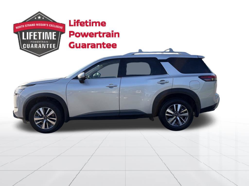 Certified 2025 Nissan Pathfinder SL FWD image 2