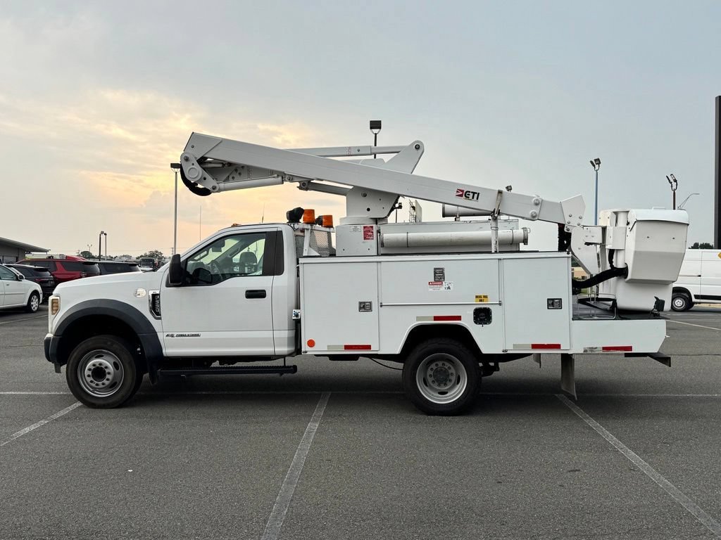 Used 2018 Ford F550 2WD Regular Cab Super Duty image 2