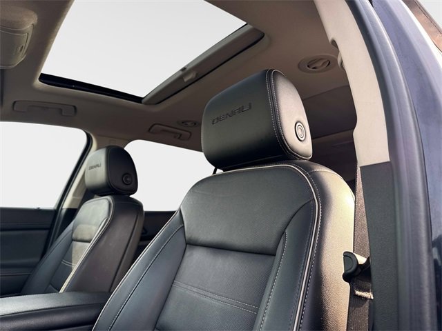 Used 2022 GMC Acadia Denali w/ Denali Ultimate Package image 17