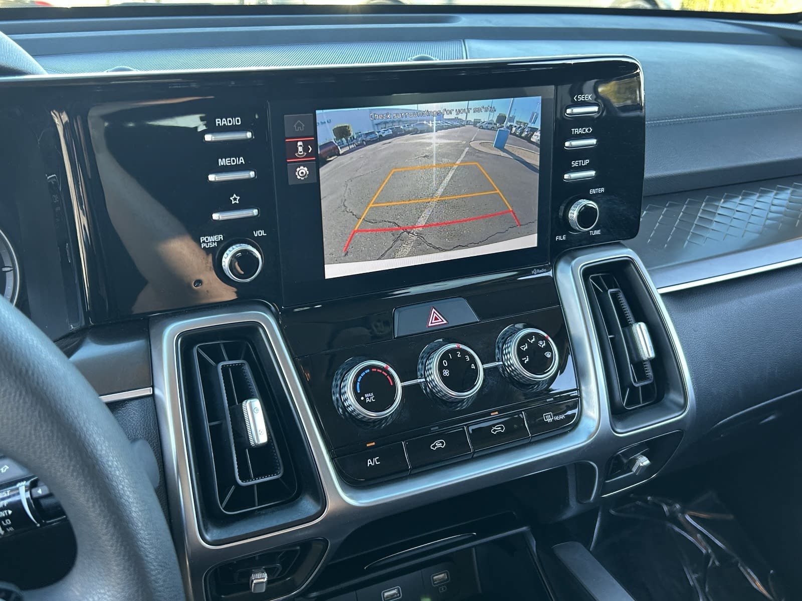 Used 2022 Kia Sorento LX FWD image 29