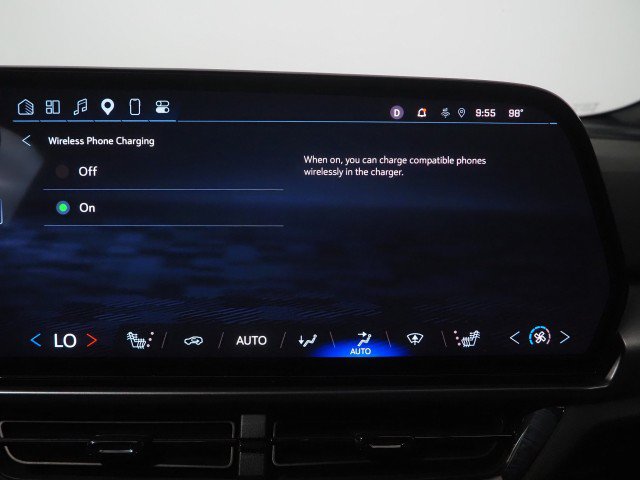 Used 2025 Chevrolet Equinox EV RS FWD image 39