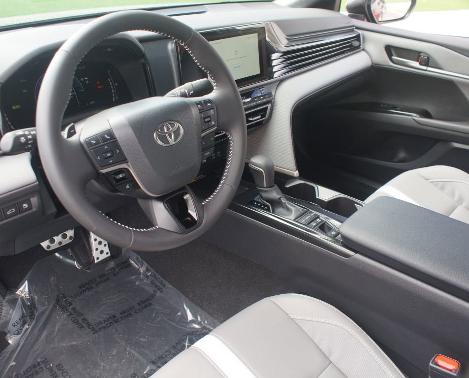 Used 2026 Toyota Camry SE FWD image 13