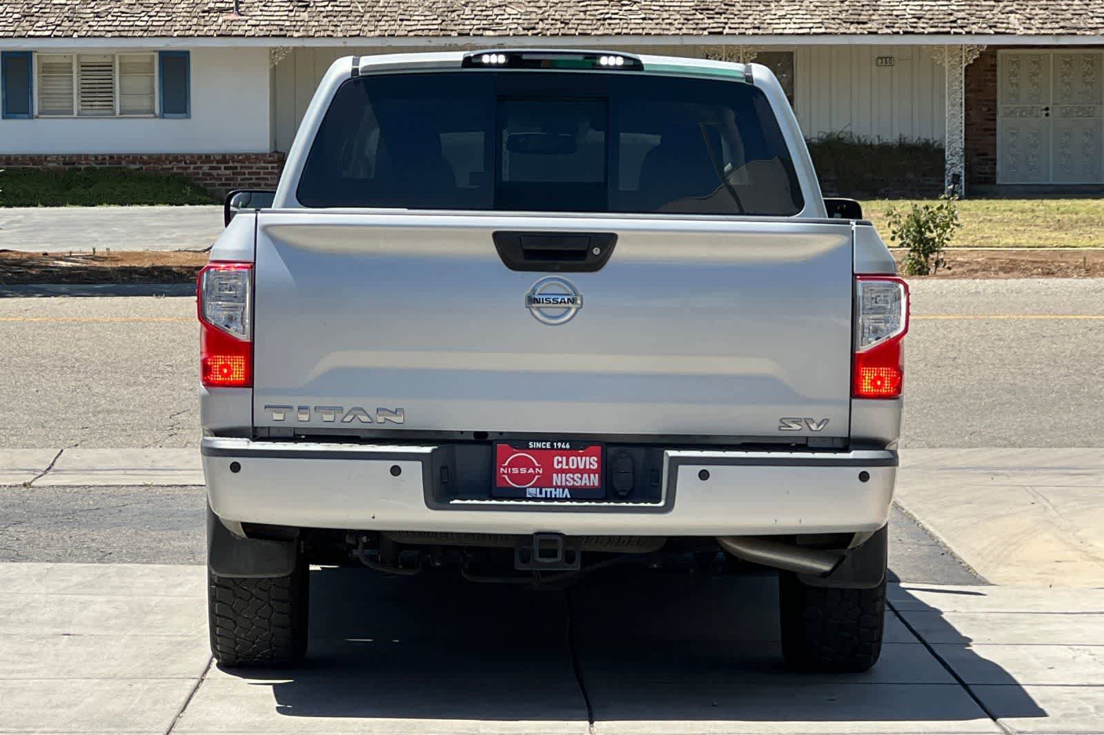 Used 2018 Nissan Titan SV w/ SV Convenience Package RWD image 8