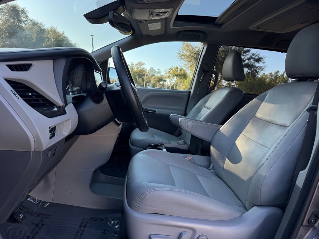 Used 2020 Toyota Sienna XLE Premium image 13