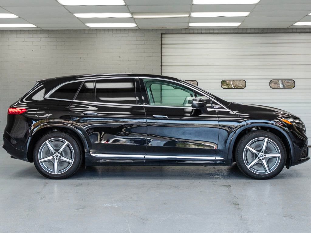 Used 2023 Mercedes-Benz EQS 580 4MATIC SUV image 3