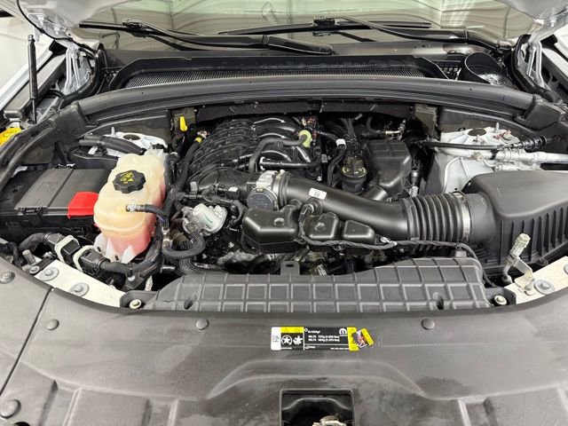 Used 2023 Jeep Grand Cherokee L Limited w/ Black Appearance Package image 30