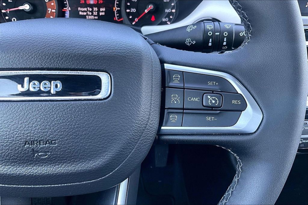 Used 2025 Jeep Compass Limited image 27