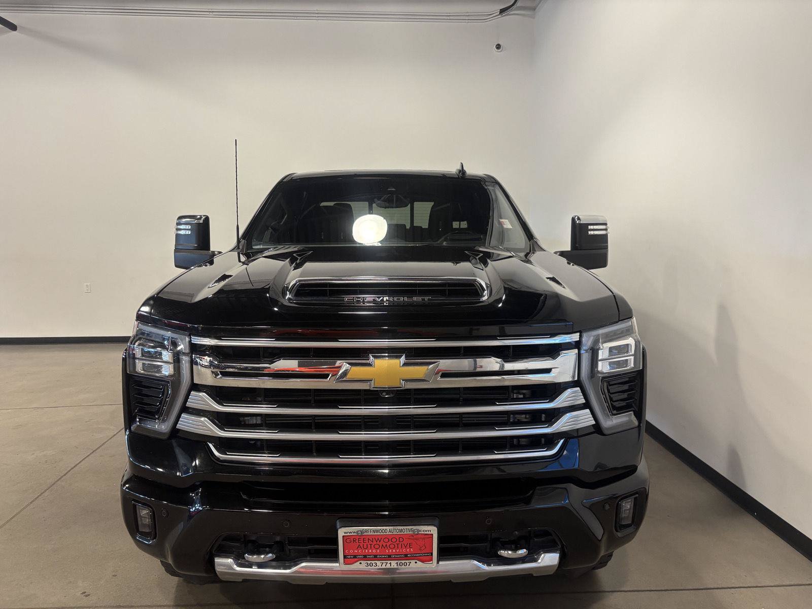 Used 2025 Chevrolet Silverado 2500 High Country w/ High Country Premium Package AWD/4WD image 10