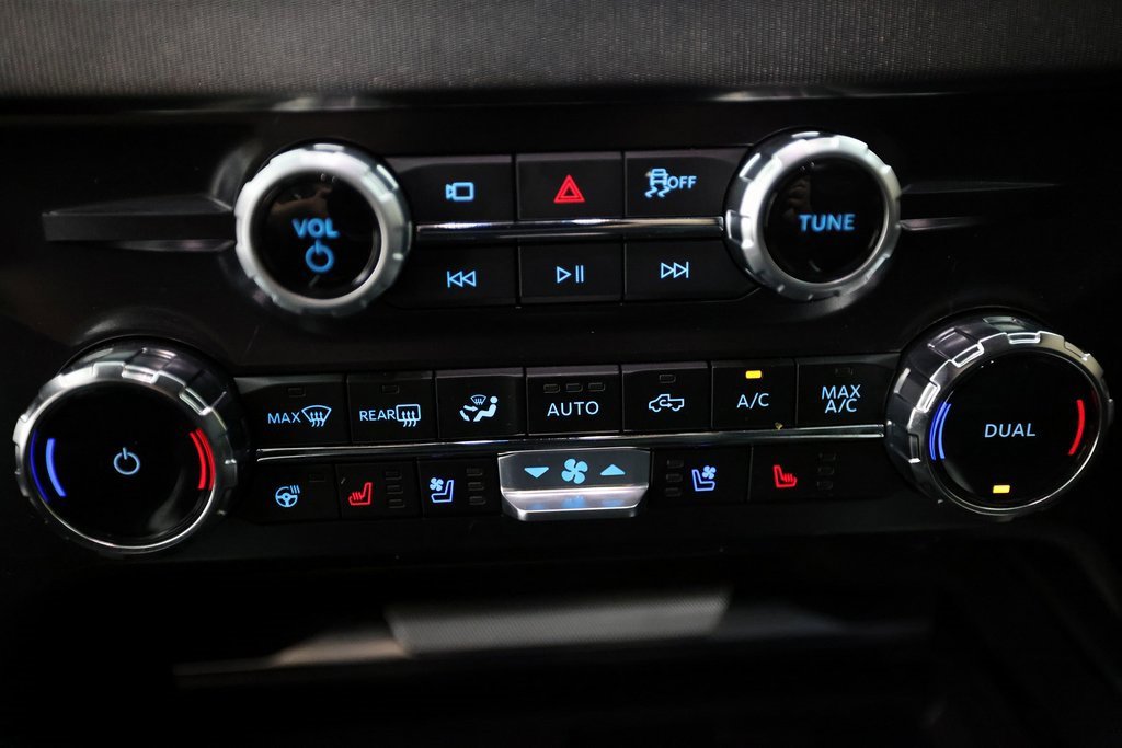 Used 2025 Ford F450 Platinum w/ FX4 Off-Road Package image 30