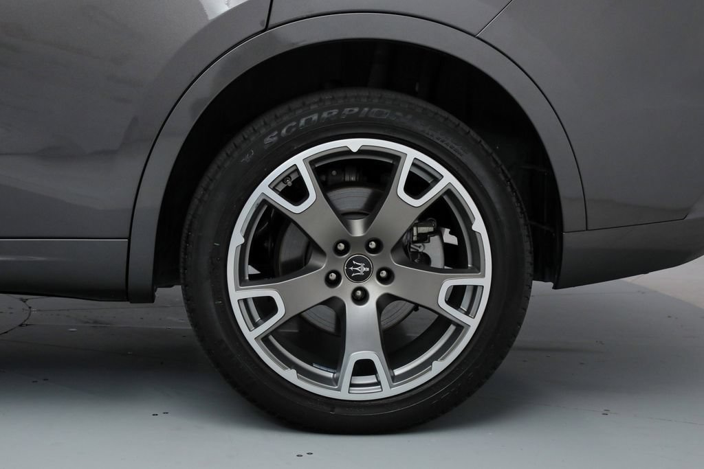 Certified 2023 Maserati Levante GT AWD/4WD image 19