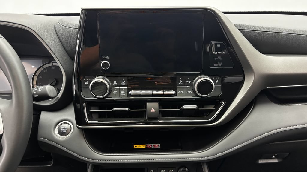 Used 2025 Toyota Highlander XLE AWD/4WD image 19
