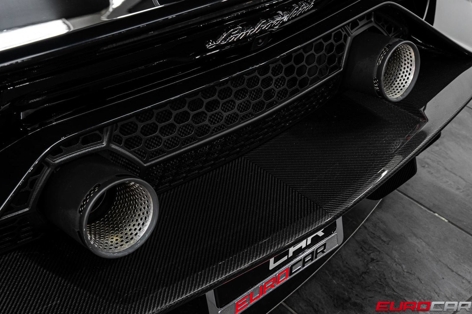 Used 2021 Lamborghini Aventador SVJ AWD/4WD image 28