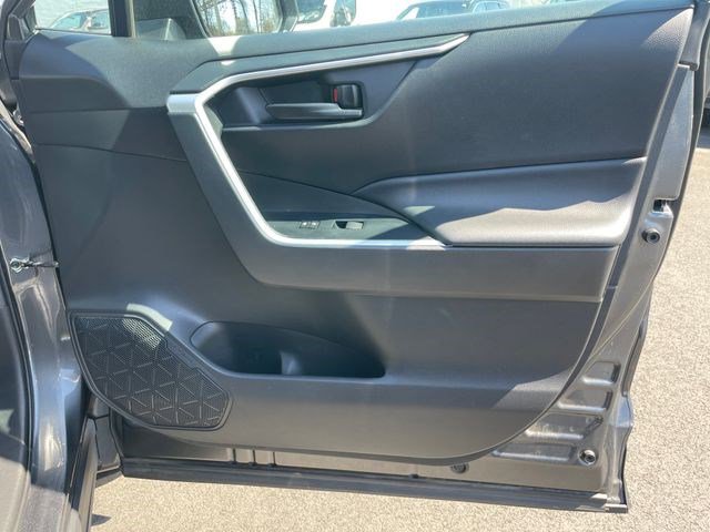 Used 2020 Toyota RAV4 LE w/ All Weather Liner Package AWD/4WD image 10