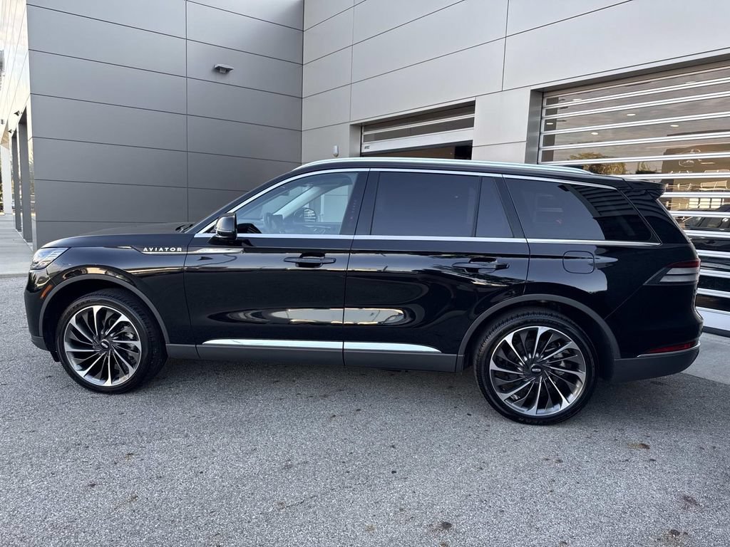 Used 2025 Lincoln Aviator Reserve w/ Illumination Package AWD/4WD image 4