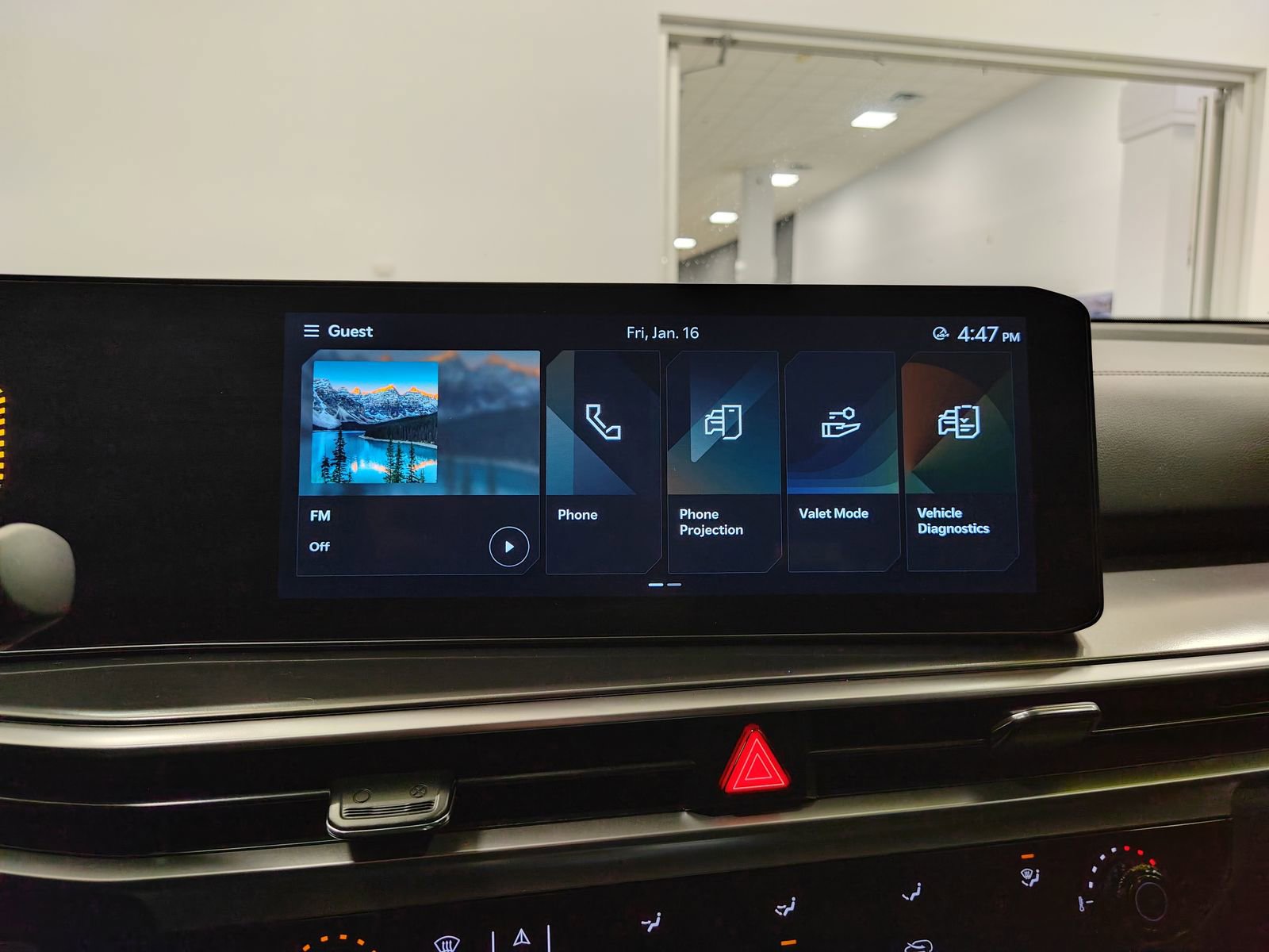 Used 2025 Kia Sorento LX image 32