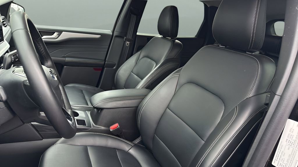 Used 2025 Ford Escape Platinum image 30