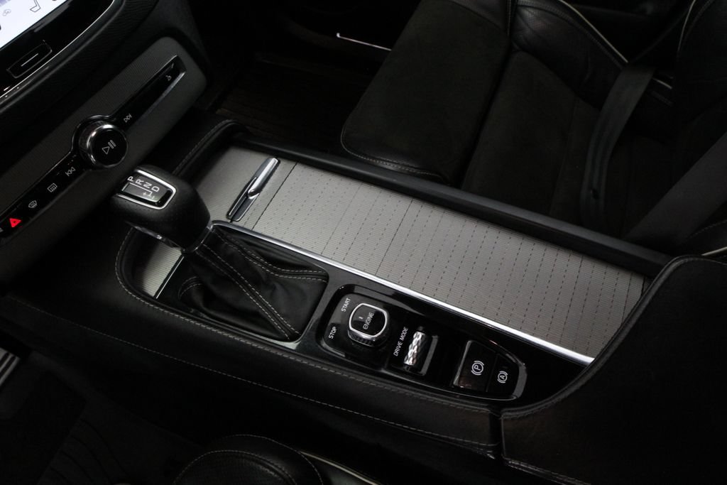 Used 2016 Volvo XC90 T6 R-Design w/ Protection Package Plus AWD/4WD image 31