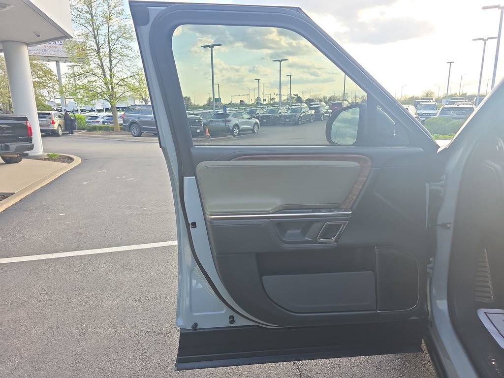Used 2022 Rivian R1T Adventure AWD/4WD image 17