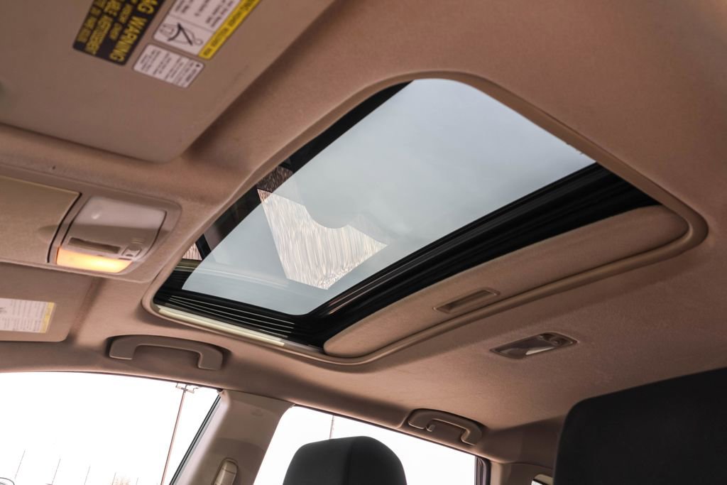 Used 2012 Nissan Rogue SV w/ Premium Pkg image 9