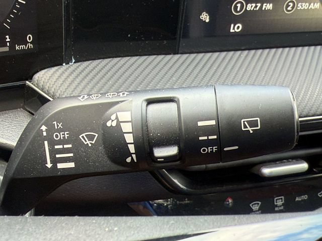 Used 2025 Nissan Kicks SR FWD image 27