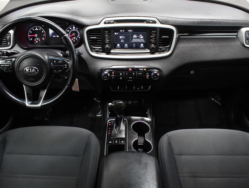 Used 2017 Kia Sorento LX w/ LX Convenience Package image 9