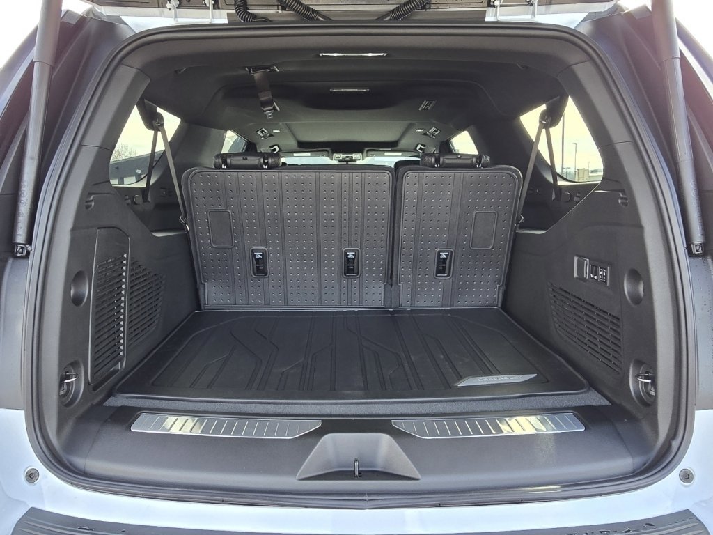 New 2026 Chevrolet Suburban High Country image 14