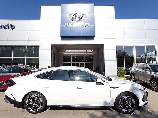 New 2026 Hyundai Sonata SEL image 1