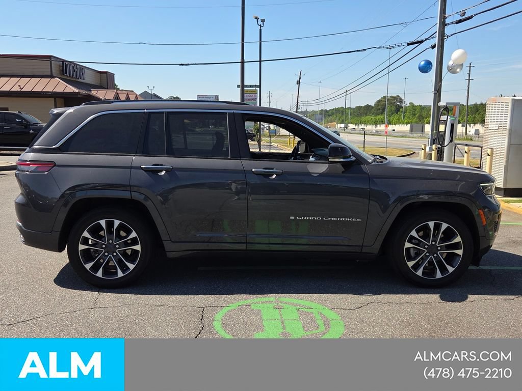 Used 2023 Jeep Grand Cherokee Overland w/ Luxury Tech Group IV AWD/4WD image 16