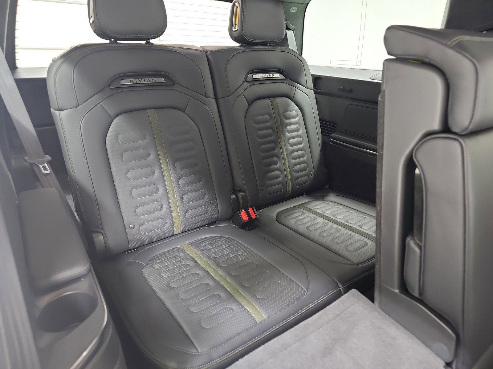Used 2024 Rivian R1S Adventure AWD/4WD image 25