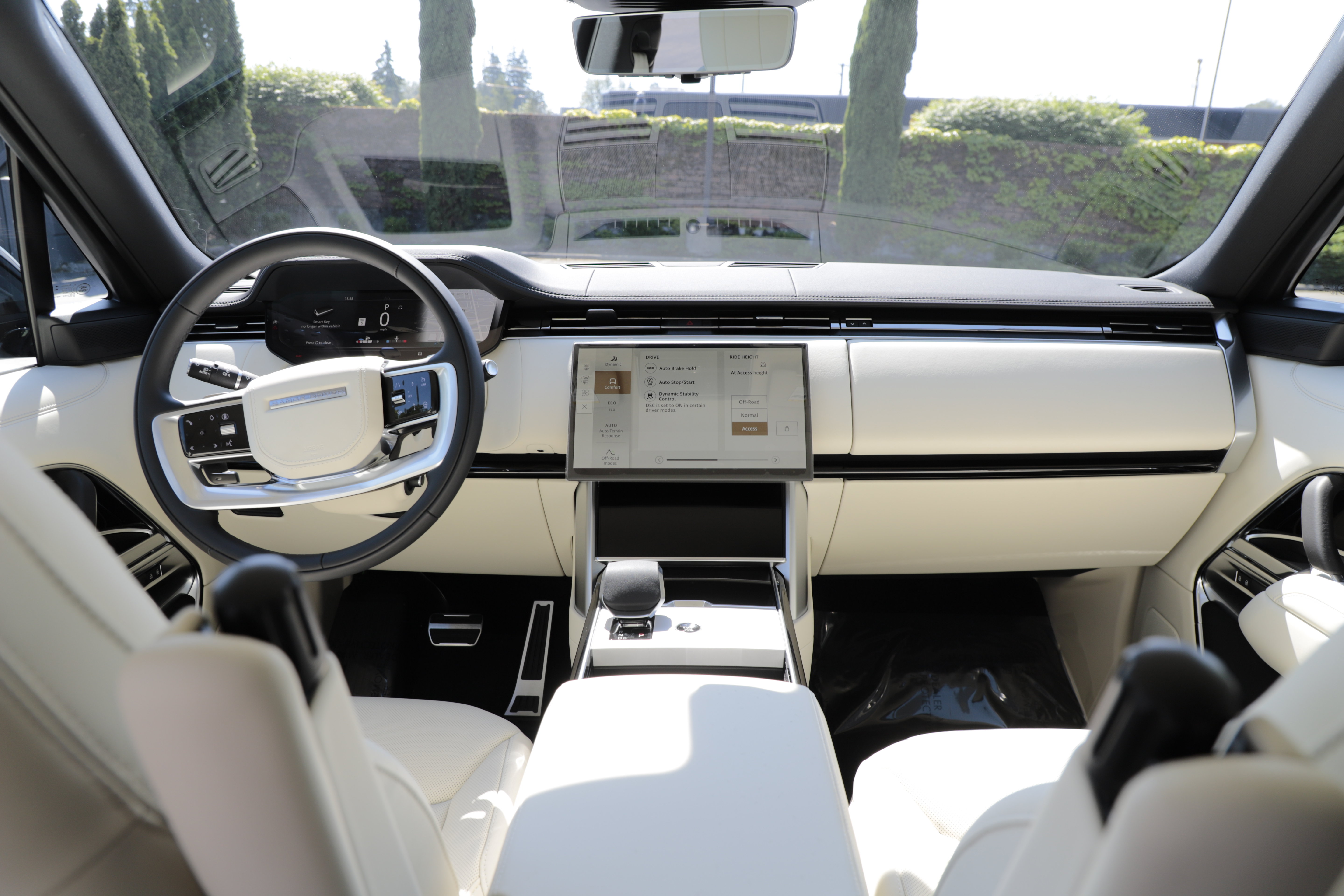 New 2026 Land Rover Range Rover Long Wheelbase SE AWD/4WD image 16