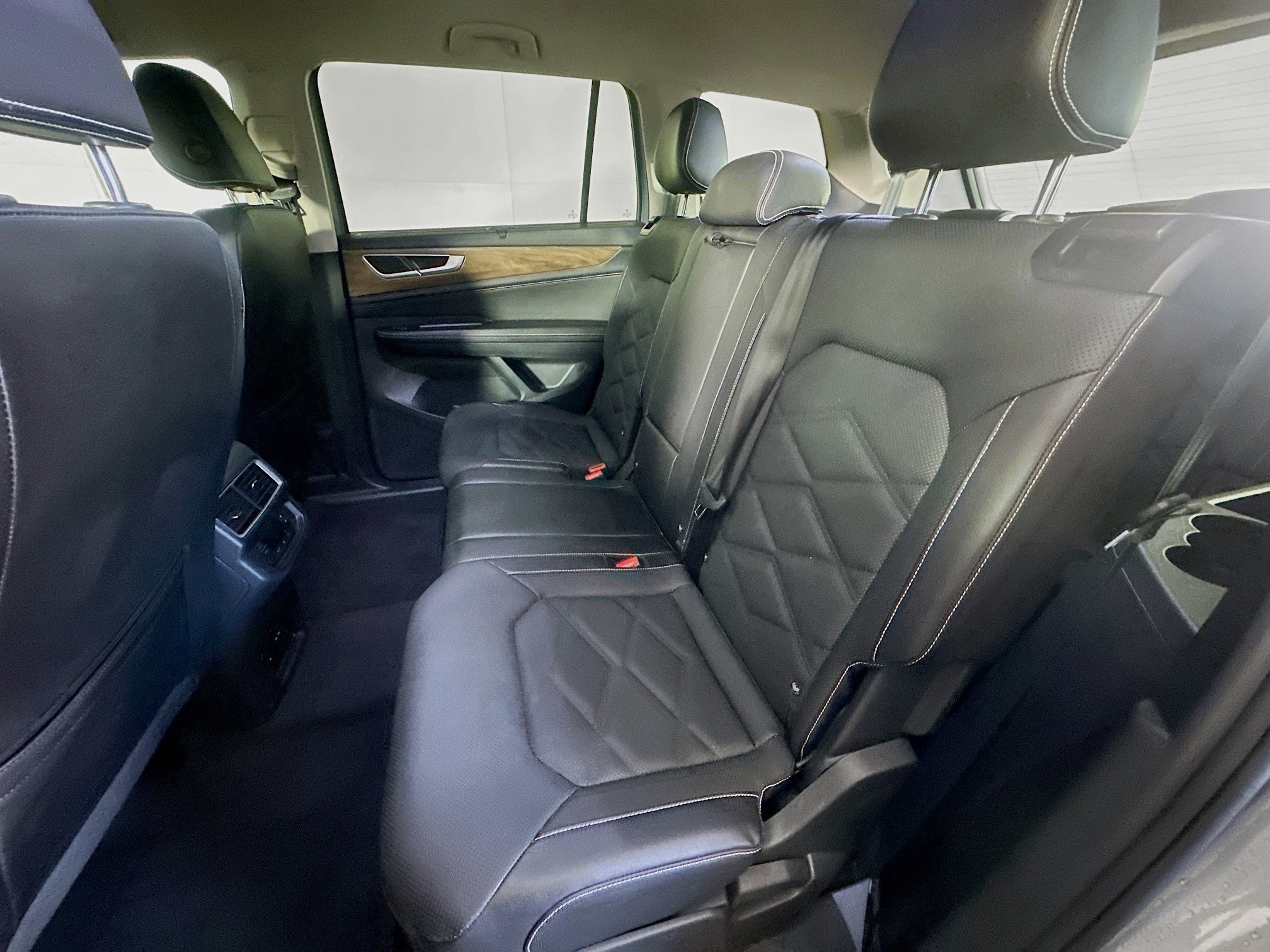 Used 2025 Volkswagen Atlas SE FWD image 27