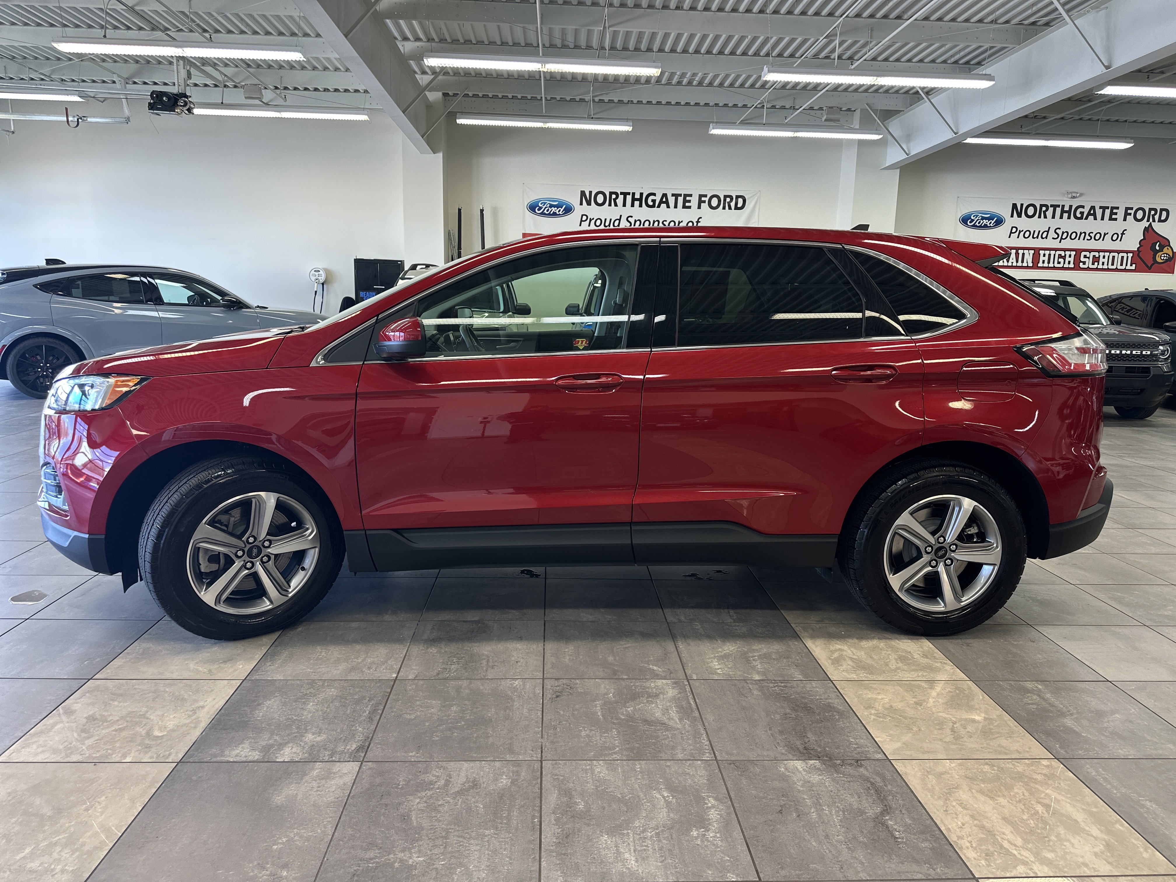Used 2024 Ford Edge SEL w/ Convenience Package image 17