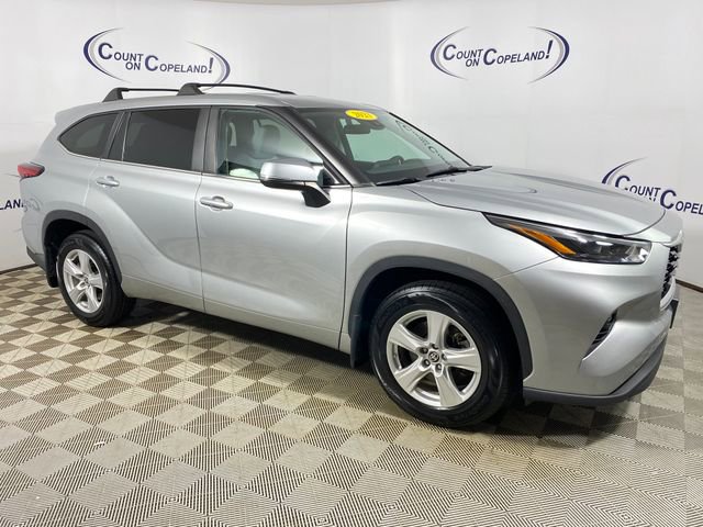 Used 2023 Toyota Highlander LE AWD/4WD image 1