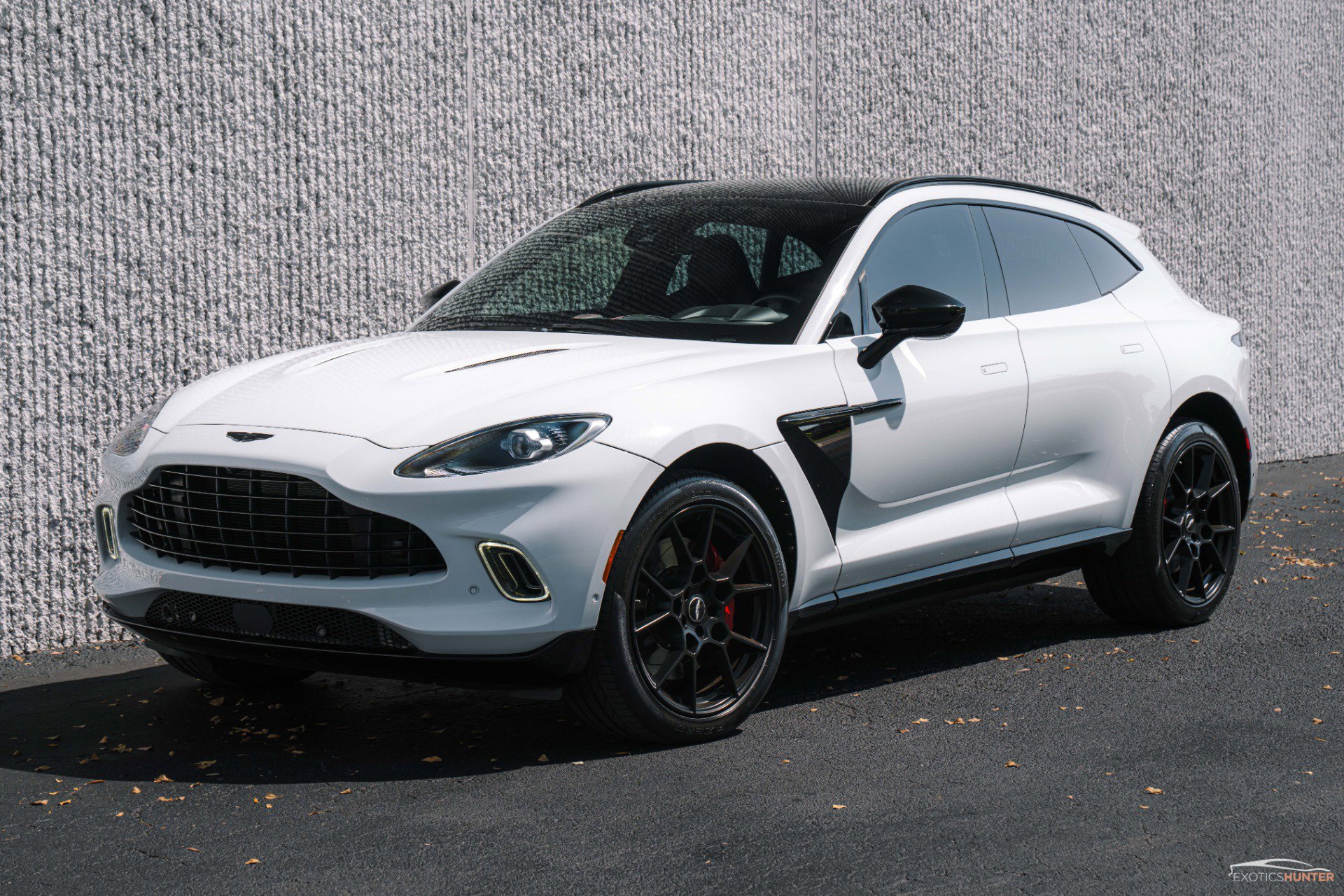 Used 2021 Aston Martin DBX AWD/4WD image 1
