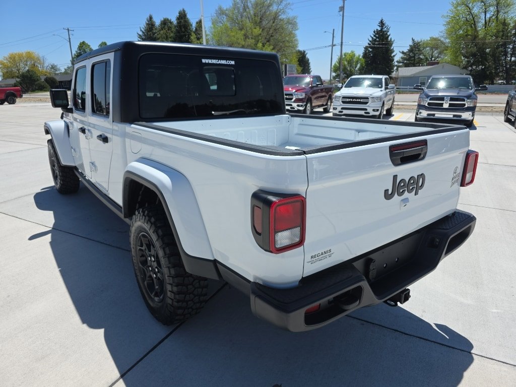 Used 2023 Jeep Gladiator Sport AWD/4WD image 7