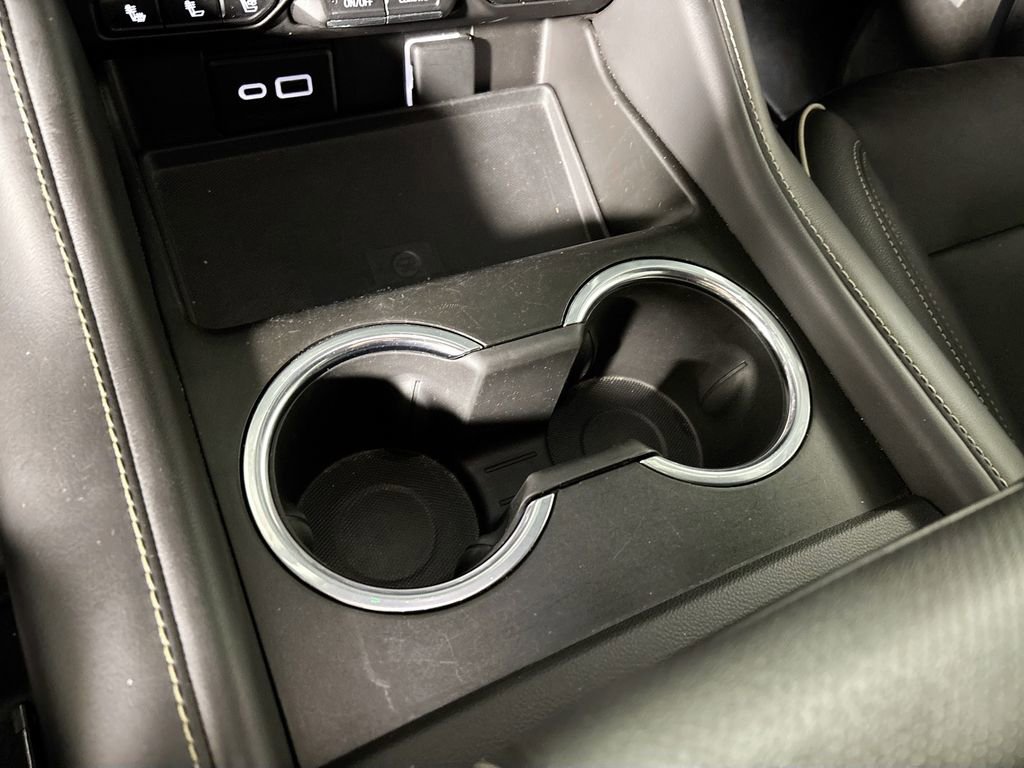 Used 2023 Chevrolet Suburban Premier image 15