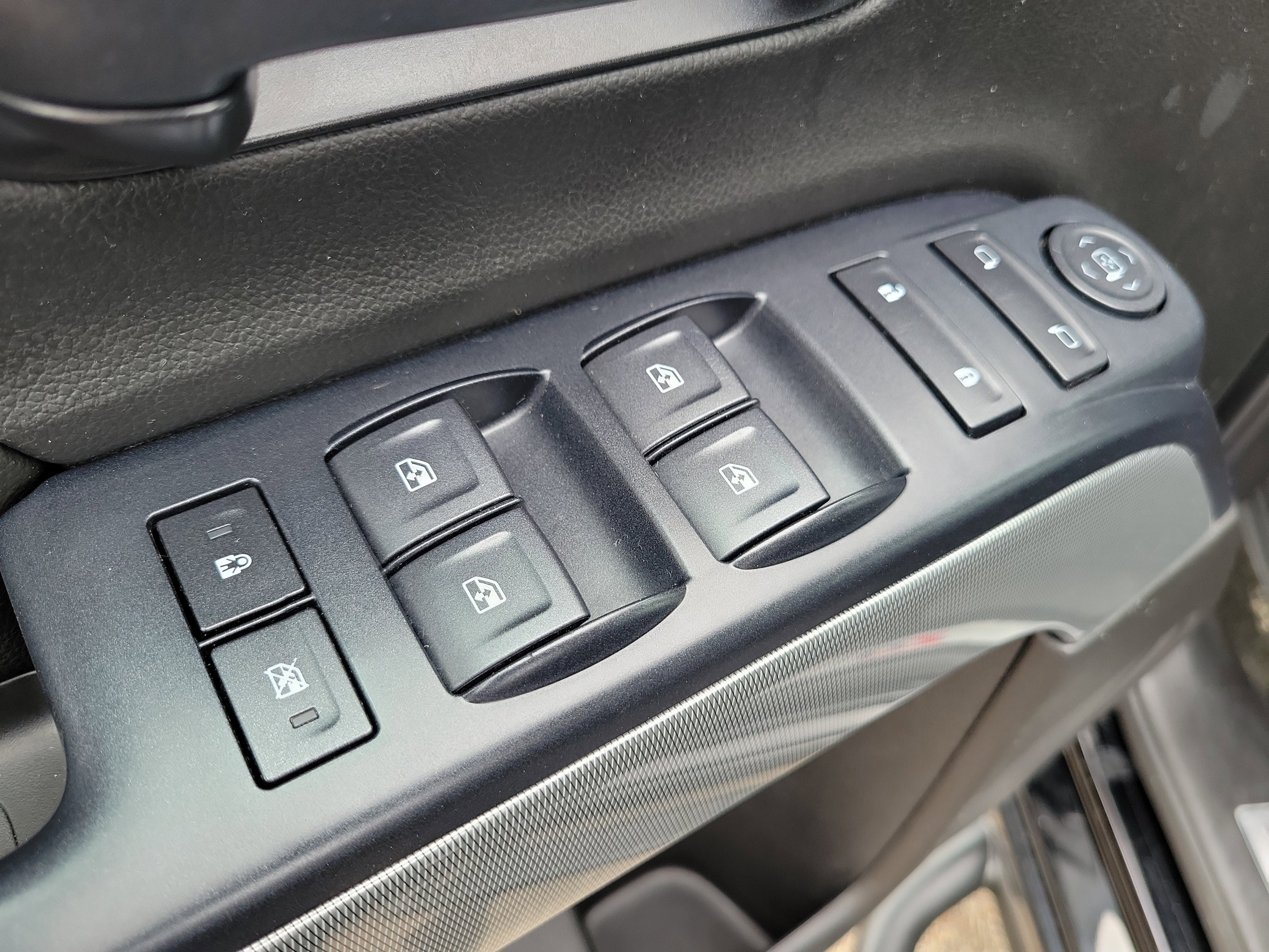 Used 2018 Chevrolet Silverado 1500 LT w/ Midnight Edition AWD/4WD image 19