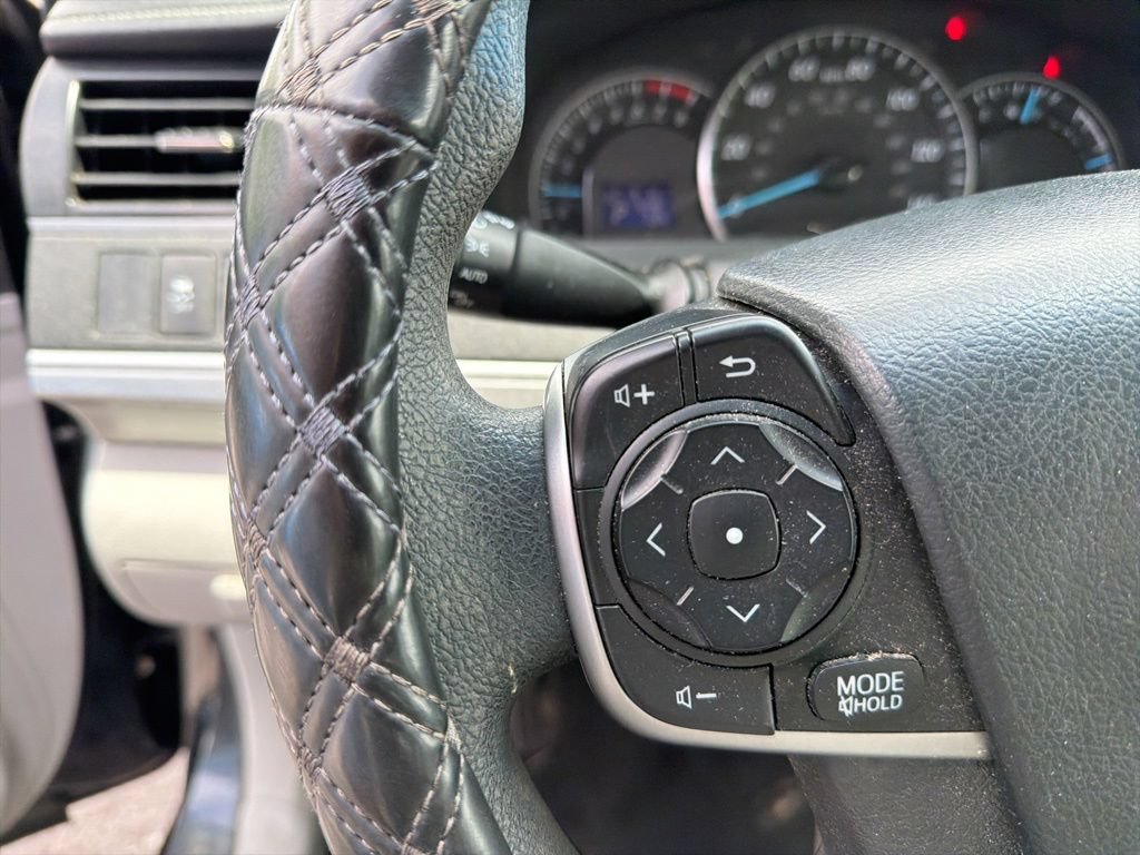 Used 2012 Toyota Camry LE FWD image 18