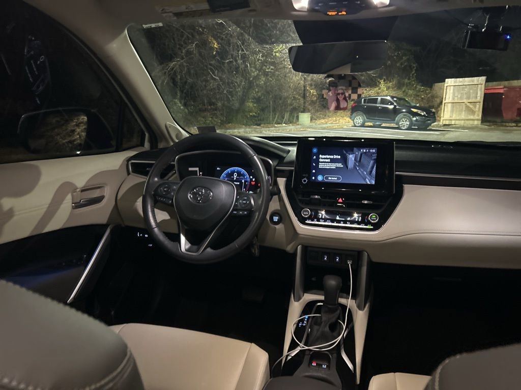Used 2024 Toyota Corolla Cross XLE image 15