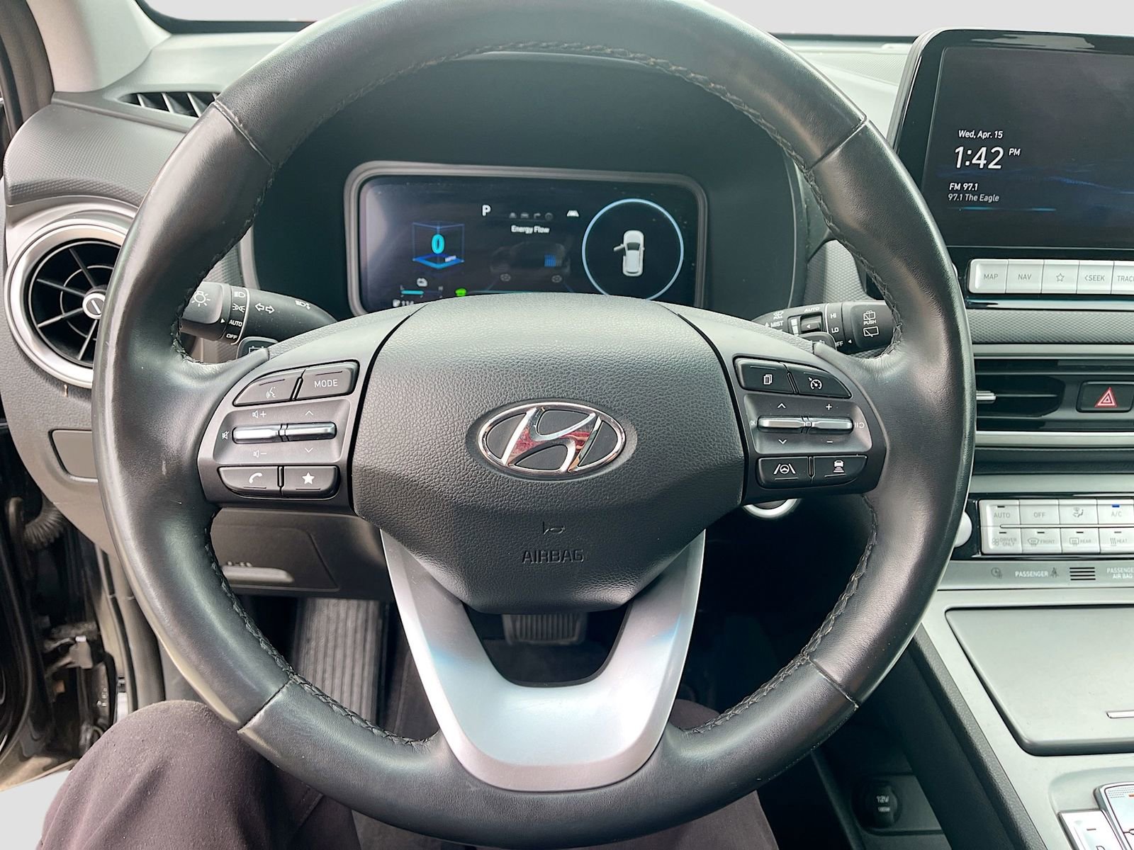 Used 2023 Hyundai Kona Limited w/ Cargo Package FWD image 11