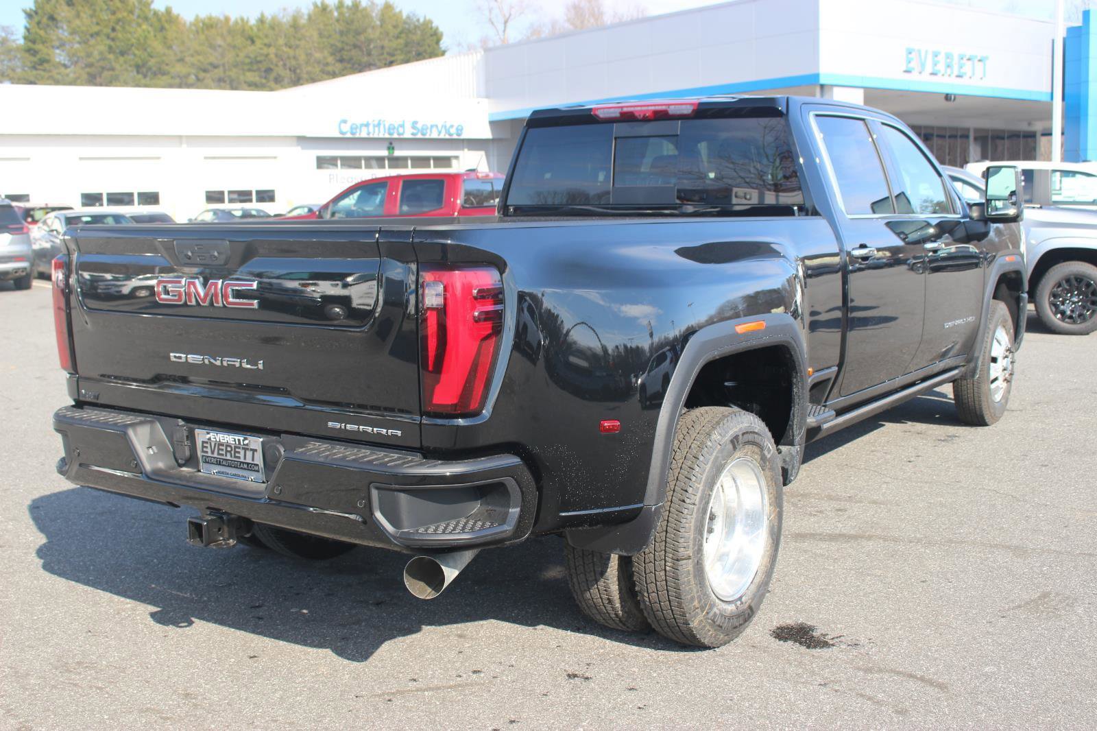 New 2026 GMC Sierra 3500 Denali w/ Denali Reserve Package image 7