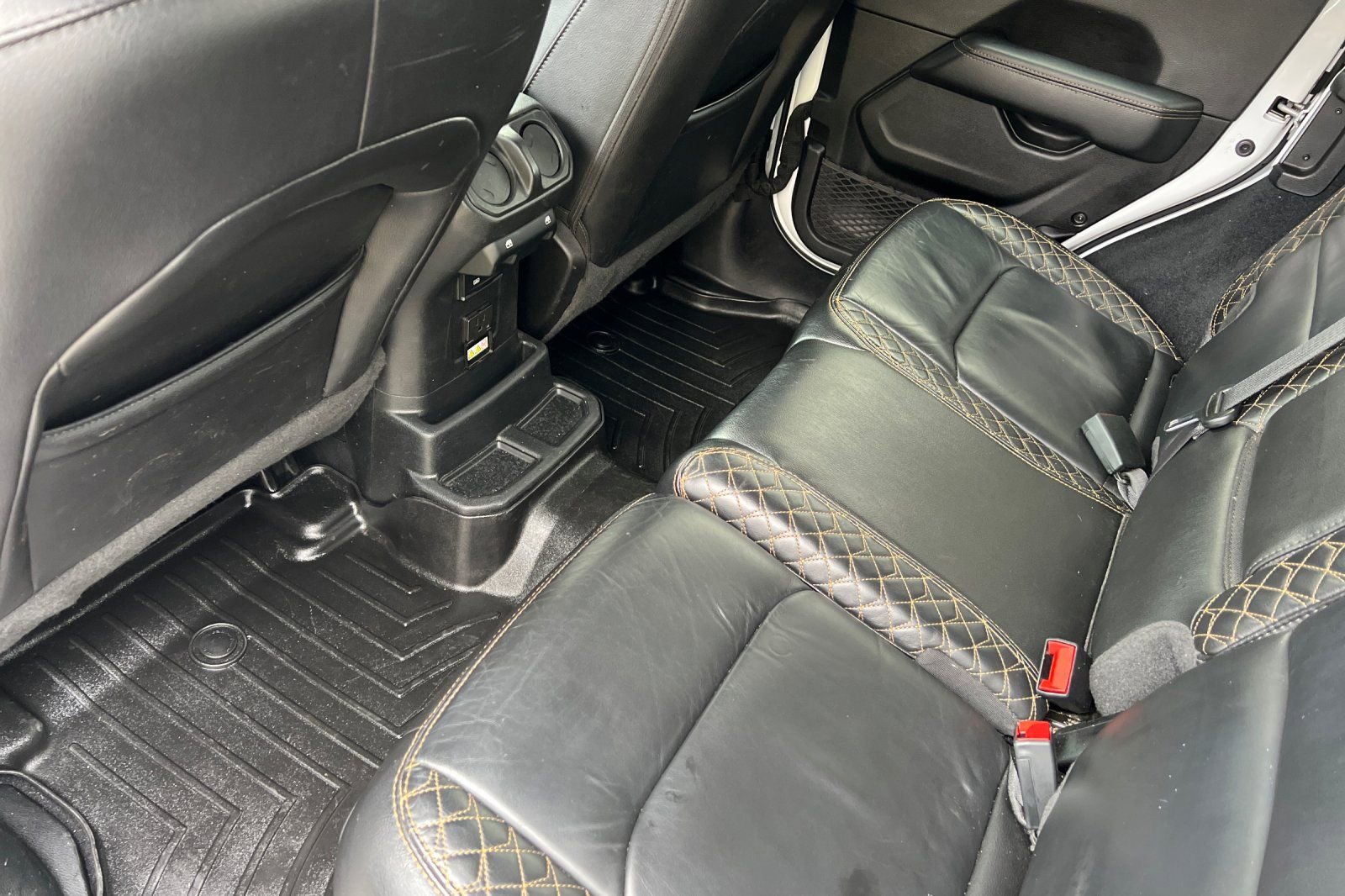 Used 2022 Jeep Wrangler Unlimited Sahara image 12