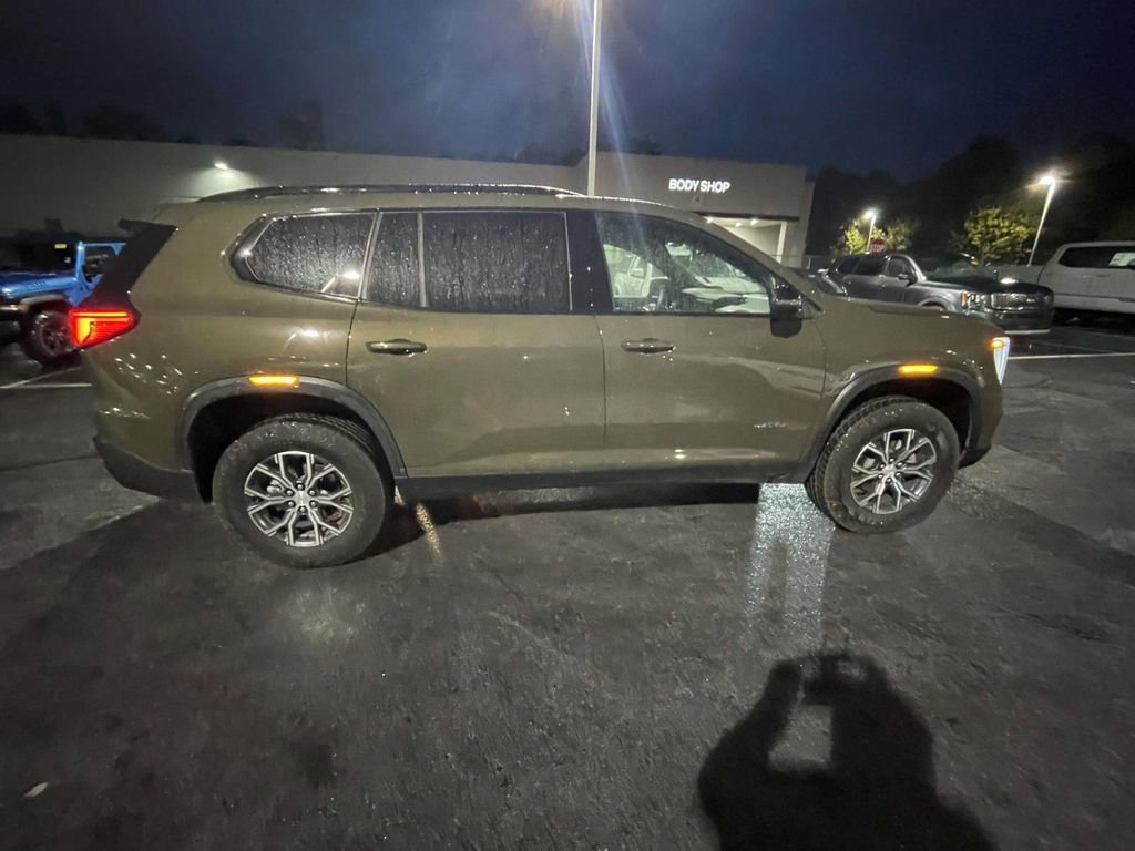 Used 2024 GMC Acadia AT4 w/ Luxury Package image 12
