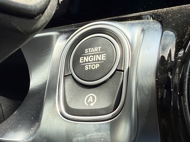Used 2025 Mercedes-Benz GLB 250 4MATIC image 29