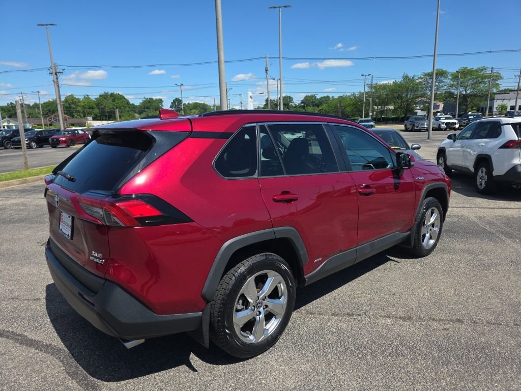 Used 2021 Toyota RAV4 XLE Premium AWD/4WD image 5