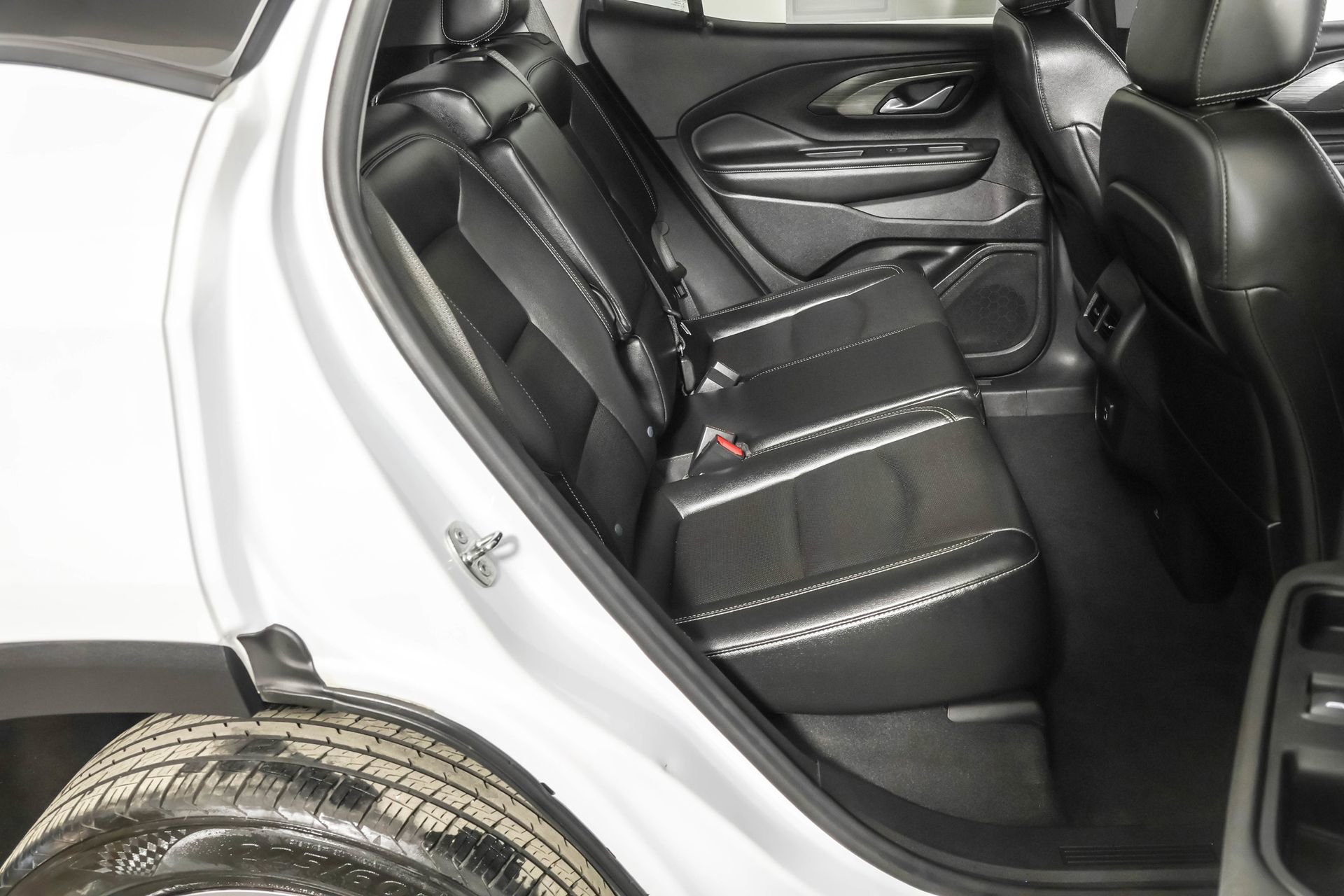 Used 2023 GMC Terrain SLT image 40