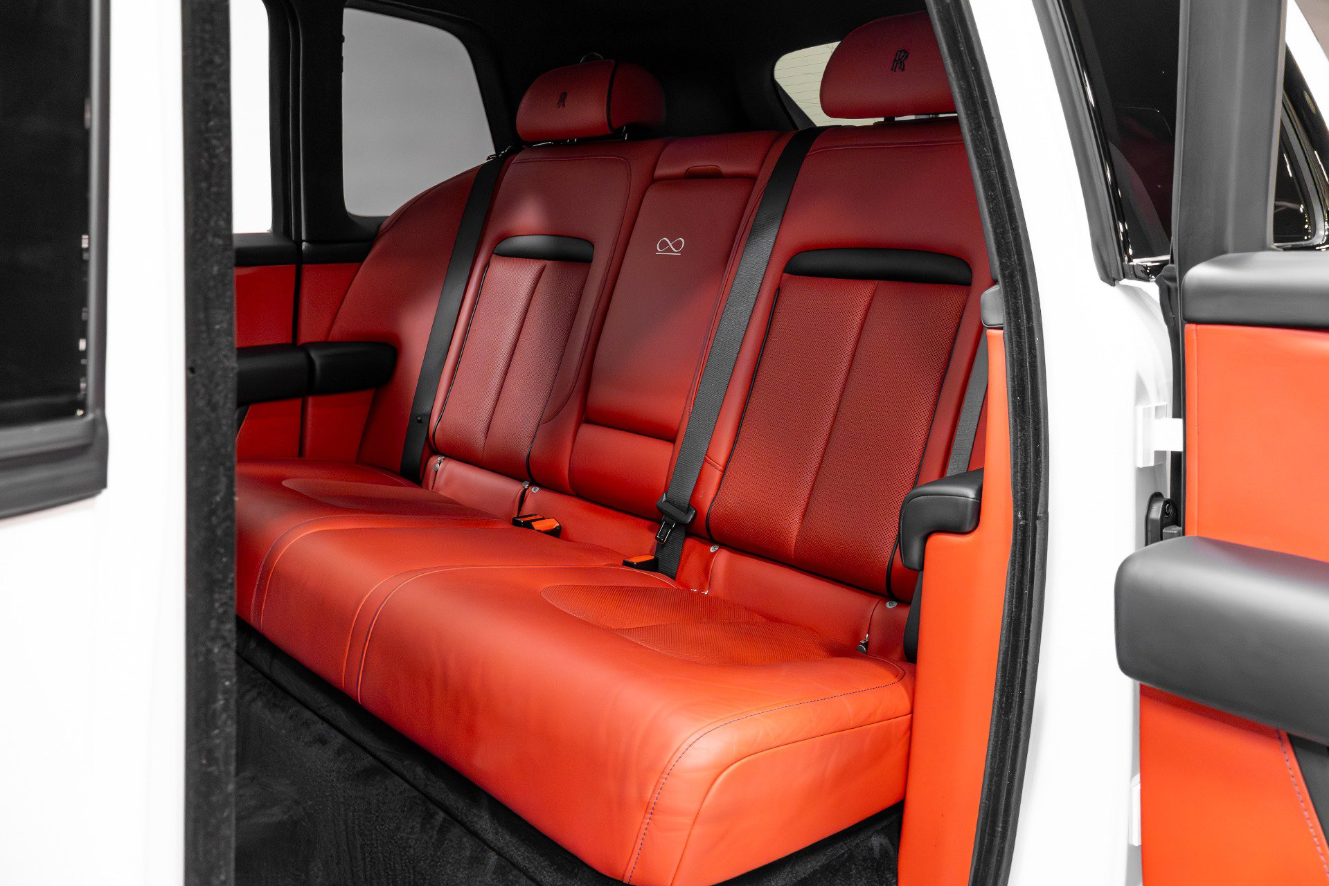 Used 2021 Rolls-Royce Cullinan Black Badge image 42