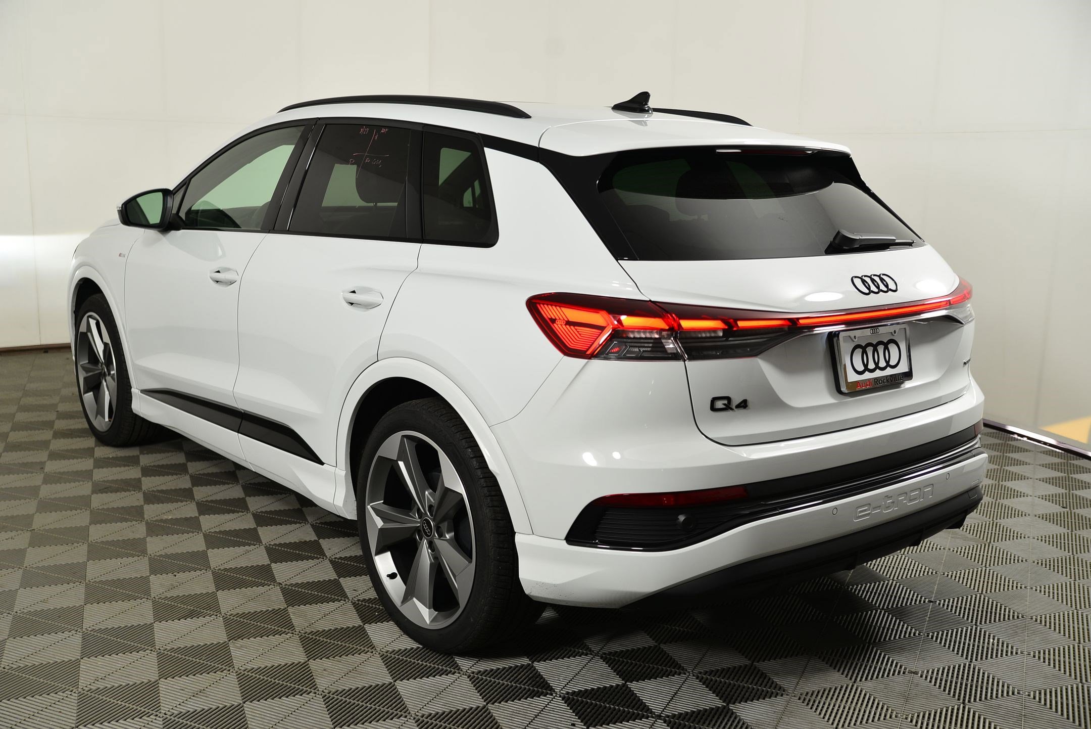 Used 2025 Audi Q4 e-tron Prestige w/ Black Optic Package image 3