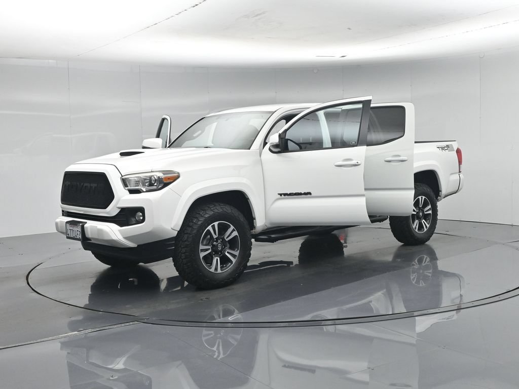 Used 2017 Toyota Tacoma TRD Sport w/ Tow Package RWD image 30