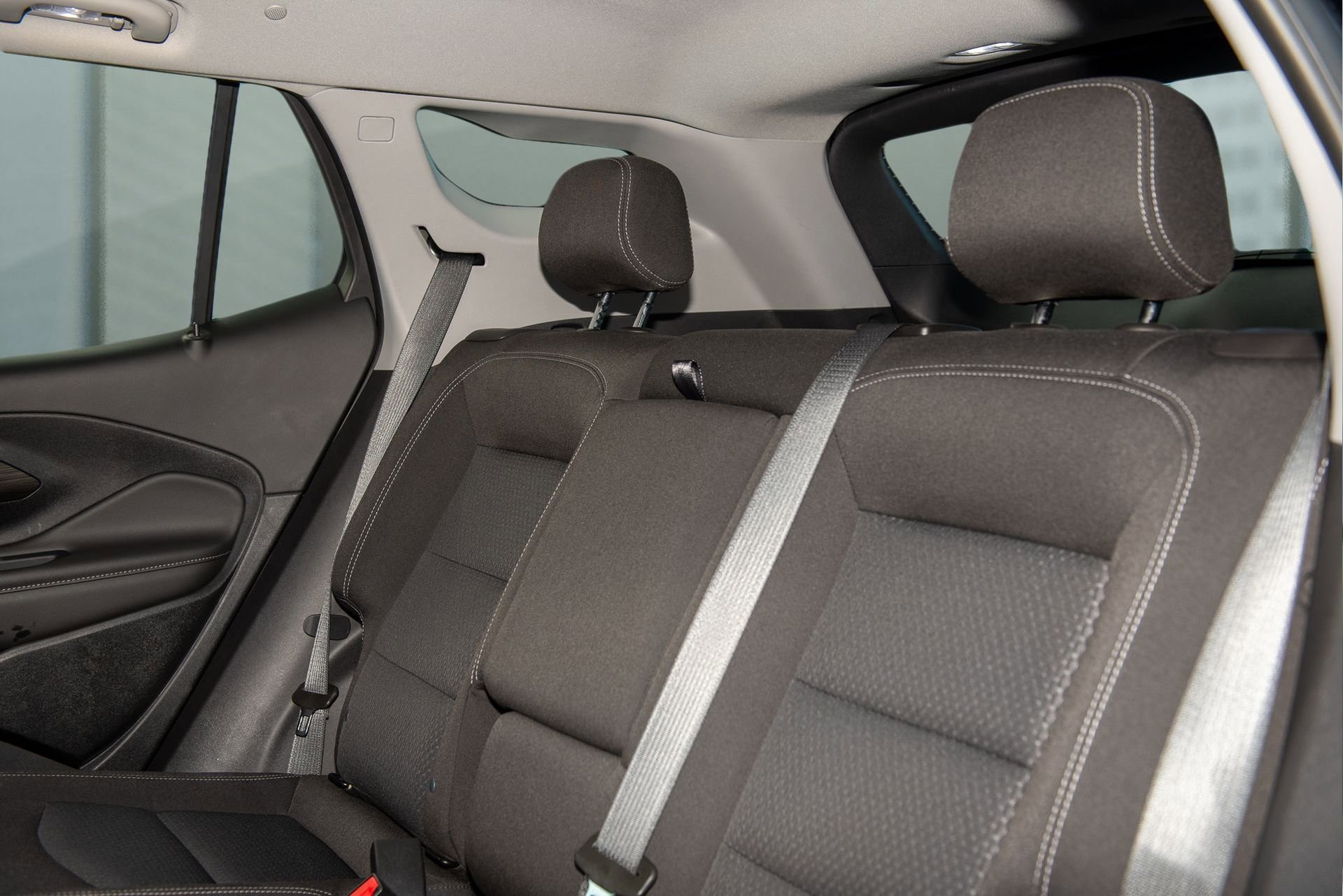 Used 2024 GMC Terrain SLE w/ Driver Convenience Package image 9